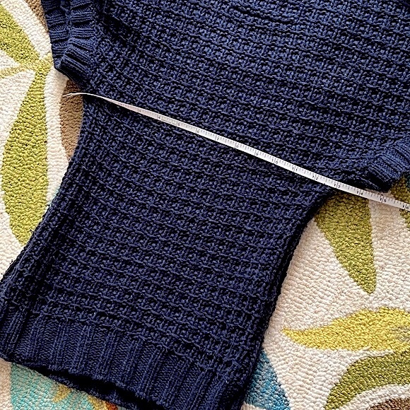 Hollister Navy Blue Pullover Sweater w/Hoodie Size Small. - Picture 2 of 4